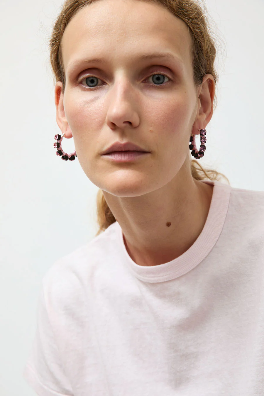 Alyssa Norton Small Silk Wrapped Rhinestone Hoops in Pink - Image 4
