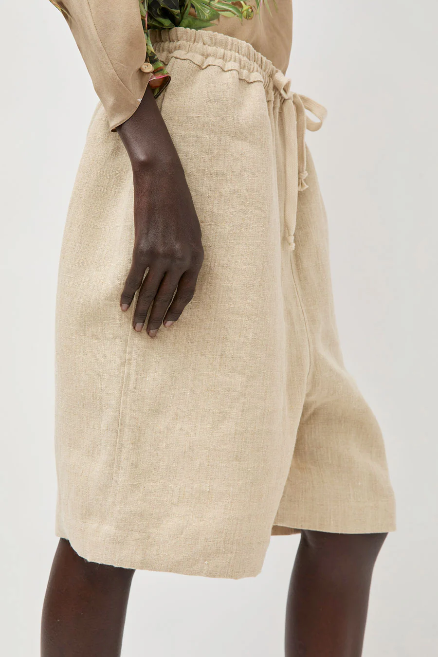 Anntian Unisex Shorts in Natural - Image 4