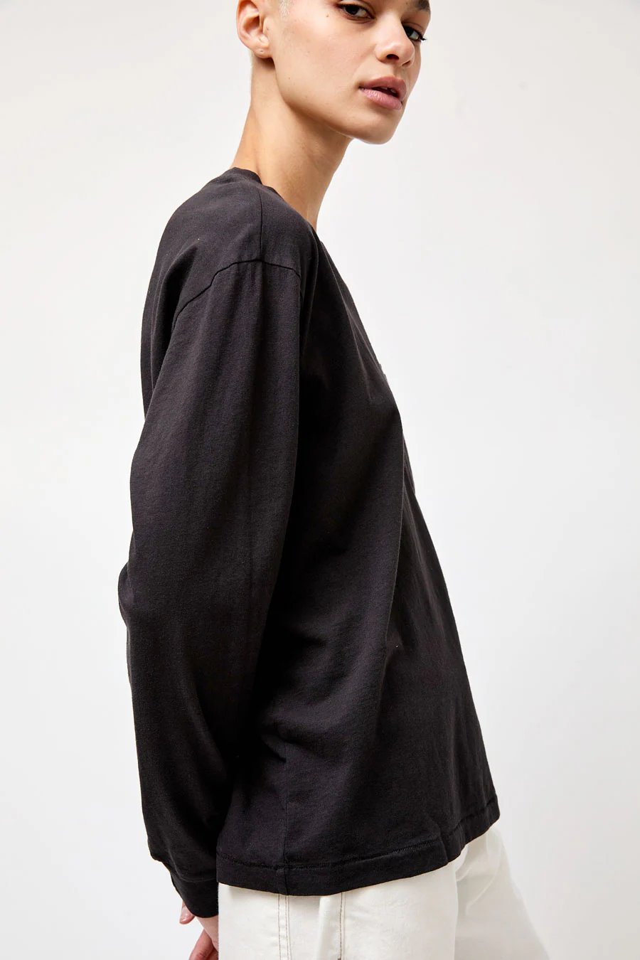 B Sides Double Pocket Tee in Faded Black - Image 4