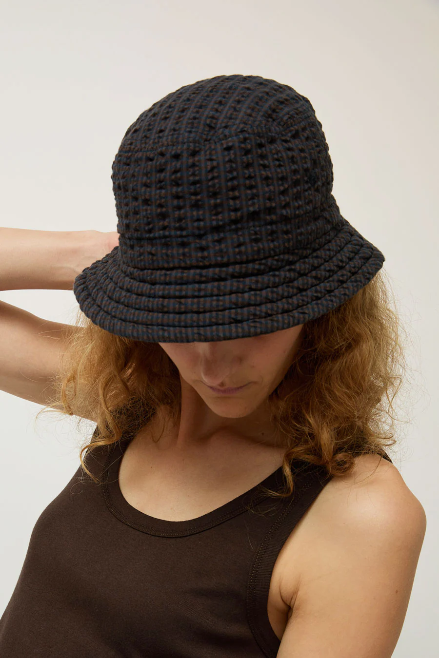 DECHO Quilted Reversible Bucket Hat in Brown and Navy - Image 3