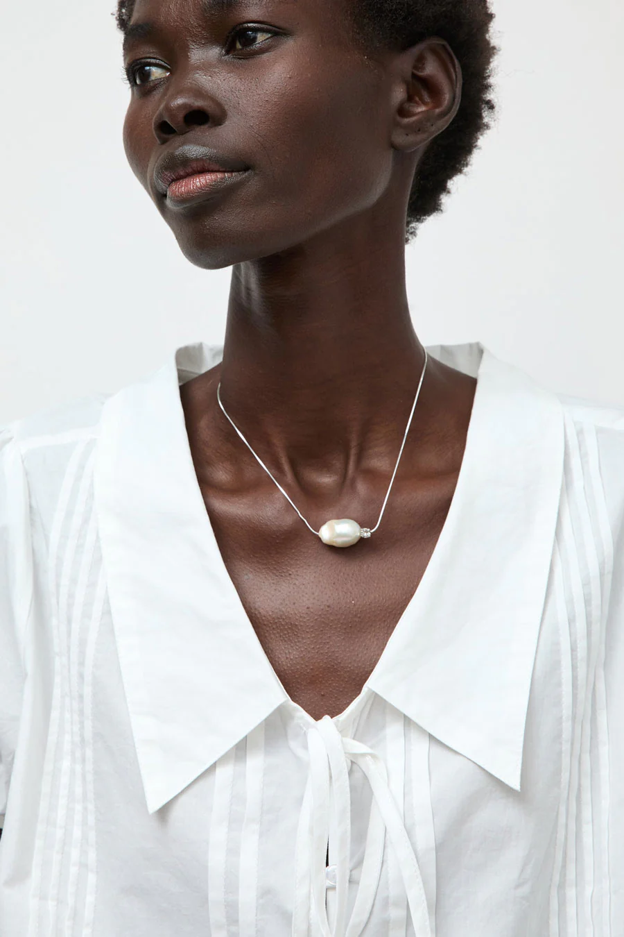 Le Chic Radical Baroque Pearl Choker in Silver - Image 3