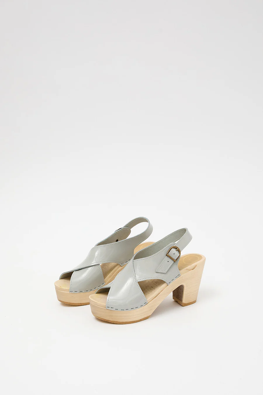 No.6 Crossover Clog on Platform in Dove Patent