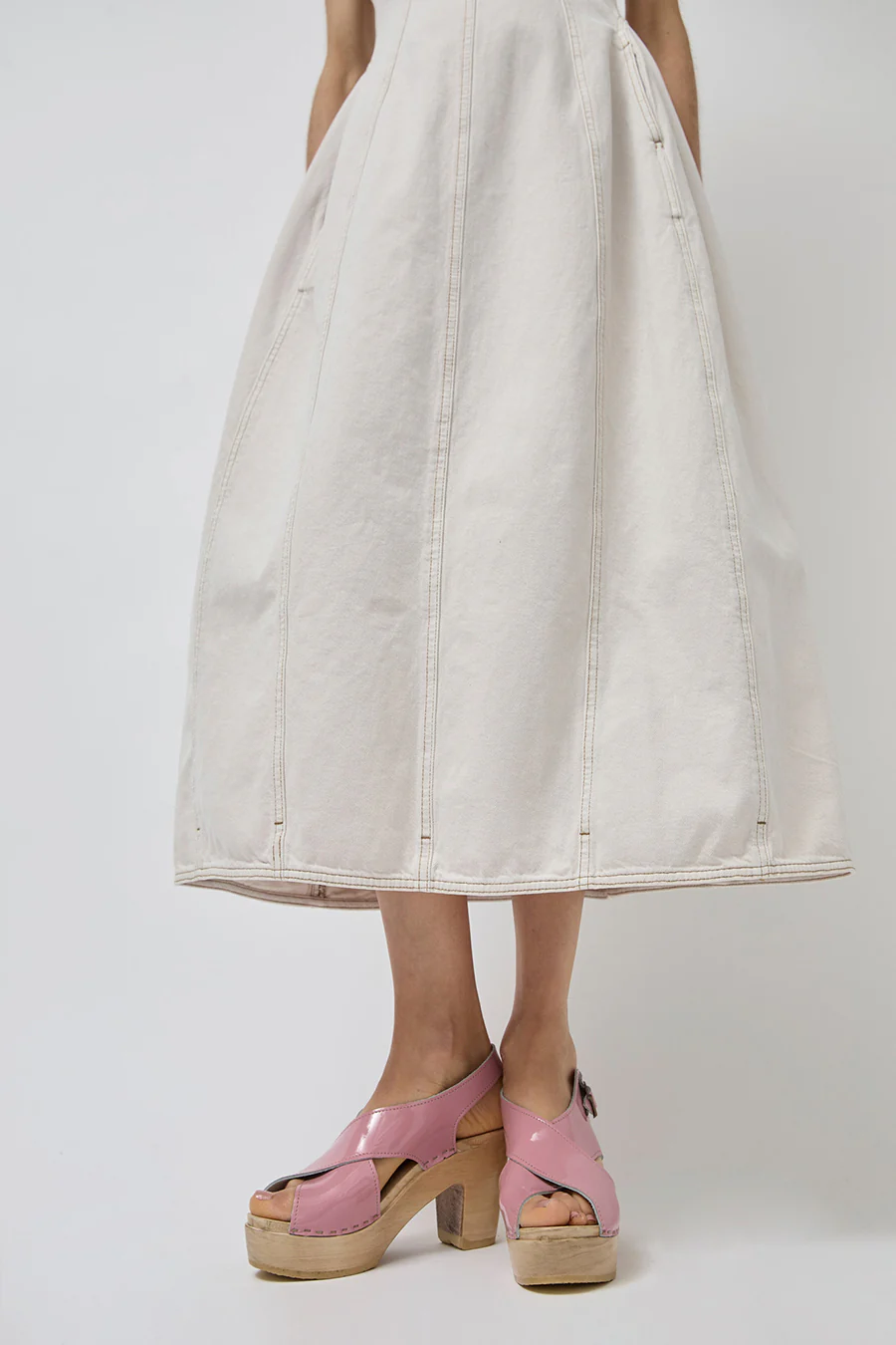 No.6 Crossover Clog on Platform in Mauve Patent - Image 3