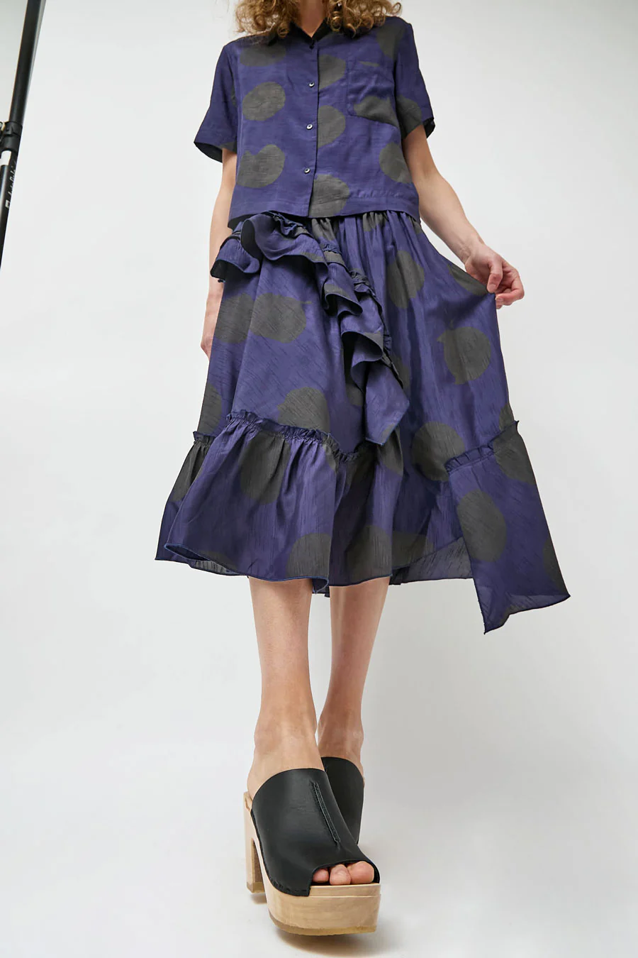 No.6 Front Seam Clog on Platform in Black - Image 3