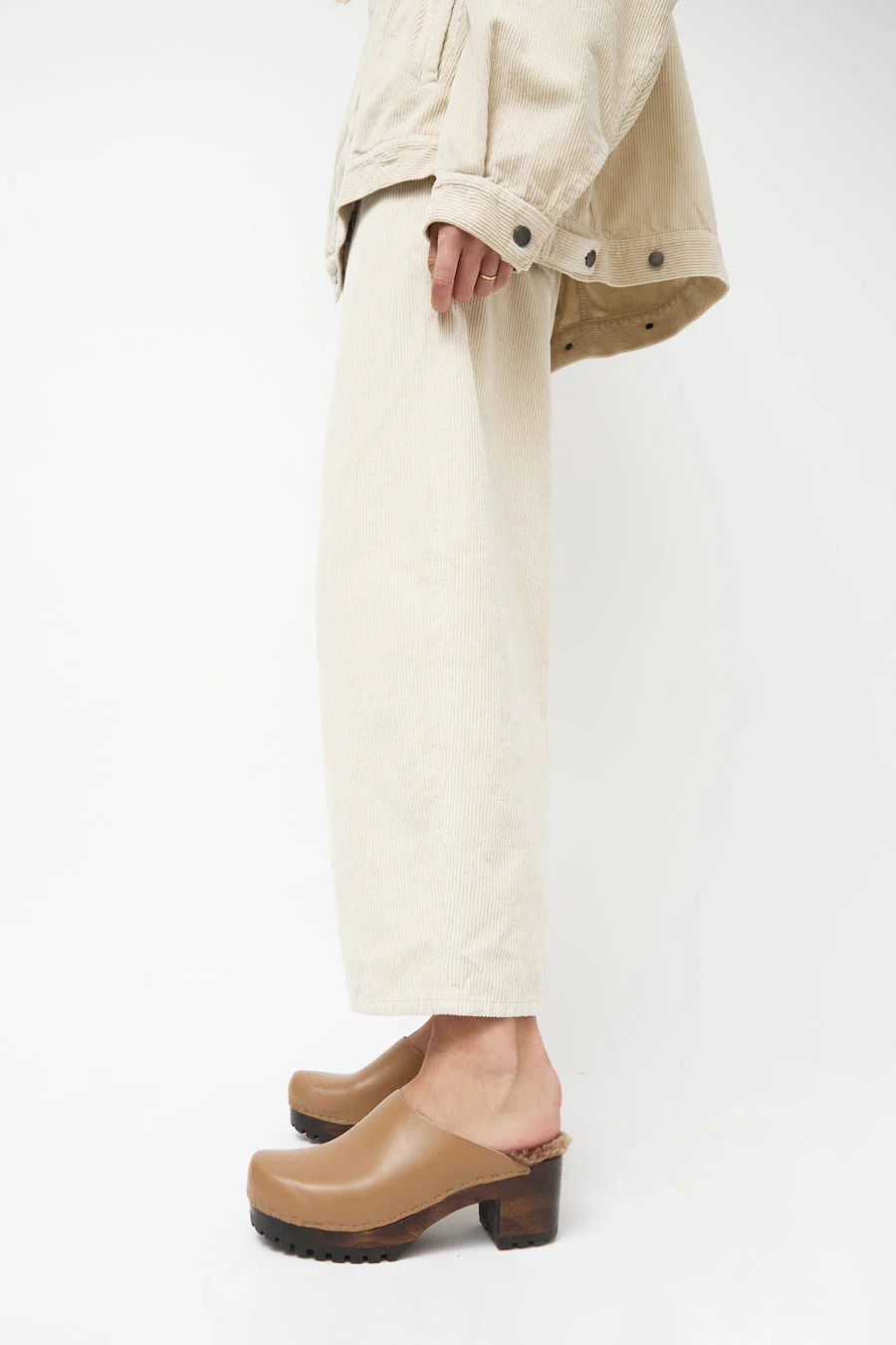 No.6 Liza Clog on Mid Tread in Khaki with Brown Brisa Shearling on Cocoa Base - Image 4