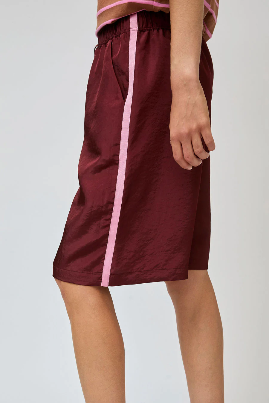 No.6 Polo Short in Garnet - Image 4