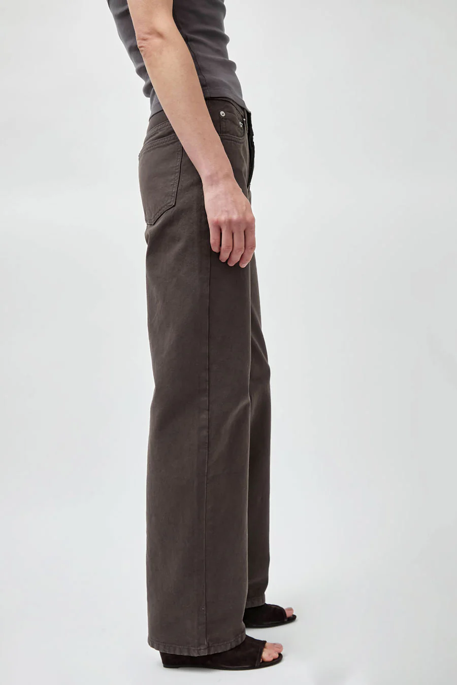 St. Agni Canvas 90s Low Rise Jeans in Ash - Image 4