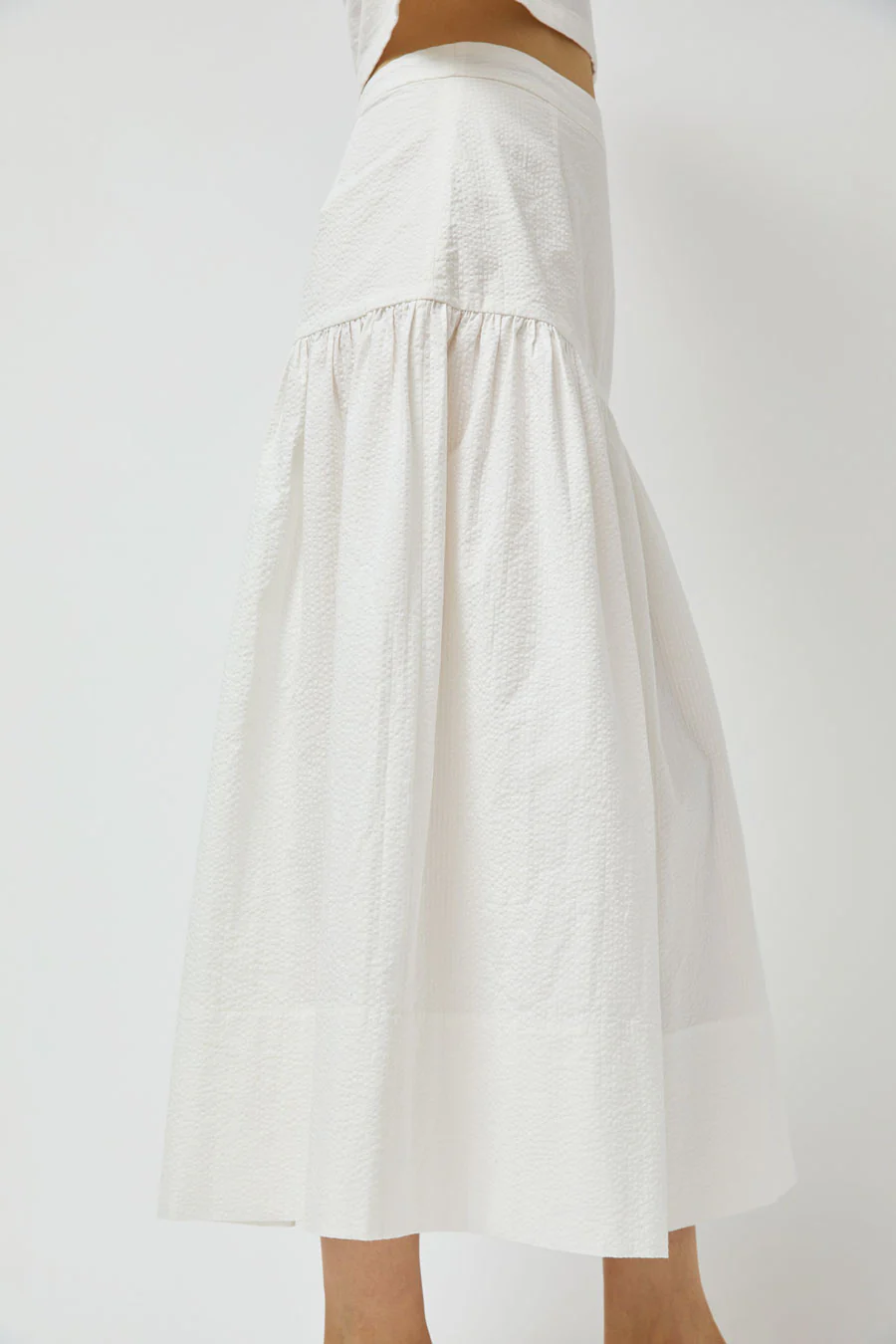 Zii Ropa Beatrice Skirt in White Seersucker - Image 4
